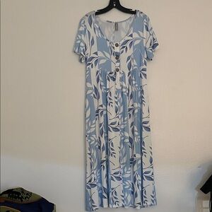 Chic Blue and White Leaf Pattern Midi Dress